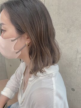 エウペ 渋谷(WEUPE) 斜めバング/グレージュカラー/デザインカラー/シルキーベージュ