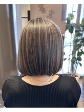 ダメージを最小限に抑えたケアブリーチ使用！白髪ぼかし～デザインカラーで幅広くバリエーション◎