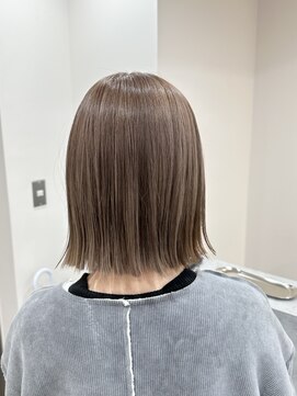 ユウル 横浜(juhl.) 暗めカラー/切りっぱなしボブ/ケアブリーチ/アースカラー