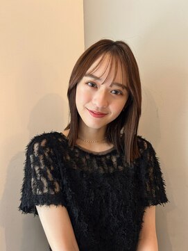 ガーランド (Garland) ミディアムロブ／顔周りカット/ベージュカラー