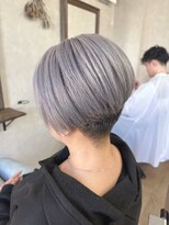 アルレン(Allen)&nbsp;ホワイトシルバー【刈り上げショート/宇都宮/ブリーチ】