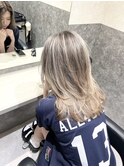 レイヤーカット×ホワイトベージュバレイヤージュ