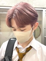 韓国メンズピンクベージュミルクティーカラーセンターパートヘア