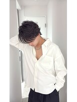 リヴ オオサカ(LIV OSAKA)&nbsp;フェザーショートフェザーパーマセンターパート毛流れニュアンス