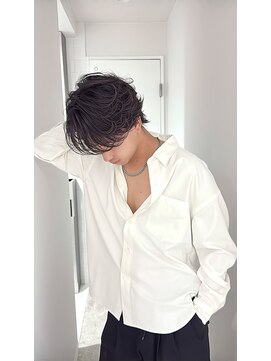 リヴ オオサカ(LIV OSAKA) フェザーショートフェザーパーマセンターパート毛流れニュアンス