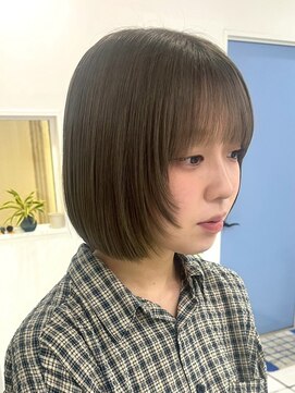 トイロ(toiro) レイヤーカットヘーゼルベージュブリーチカラー