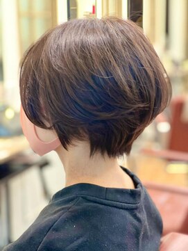 ミーティア バイ クアトロ(Meteor By QUATRO) 大人ふんわりショートボブ