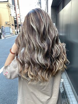 ユニー(uniii) 20代30代/大人かわいい/小顔ひし形/ウルフ/ミディアムレイヤー