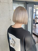 ガルボ ヘアー(garbo hair)&nbsp;ハイトーンミニボブ　ホワイトベージュガルボヘアーカミカリスマ
