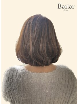 バイラ(Bailar) Ｂａｉｌａｒ【バイラ】明るめグレイカラー☆ナチュラルボブ