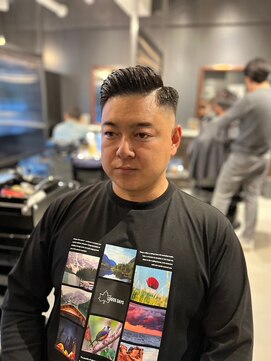 ザマンリバレッジニューヨーク(THE MAN LeverageNewYork) 大人外国人風メンズサイドパートスキンフェード：大村　大心