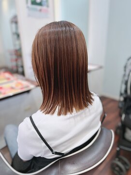 カラーズアンドロッソ(Colors&Rosso) ぱつっと切りっぱなしミディアム