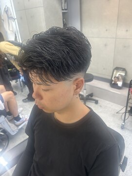 クロム トウキョウ ザ バーバーアルト 神保町店(CHROM TOKYO the Barber ALT) リバースパーマ/ローフェード/メンズサロン