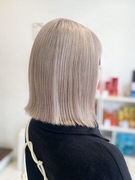 アッシュ 中目黒店(Ash) プラチナホワイトカラー
