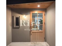 髪と心を潤わせる、大人の艶髪特化サロンRire。あなたの雰囲気を活かした上品なスタイルに。