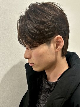 ヒュイル バイ ニアウ(Hwyl by Niau) MEN’S HAIRセンターパートスパイラルパーマニュアンスパーマ