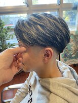 カミュー 高岳(CAMUE) 毛流れテーパーフェード+ホワイトハイライトカラー