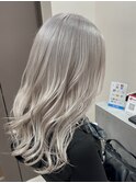 ホワイトグレージュブリーチダブルカラーラテグレージュカラー