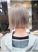 1ブリーチで作るシルバーベージュカラー♪切りっぱなしボブ◎