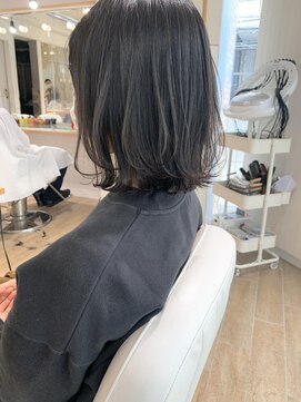 ネオリーブ チロル 横浜西口店(Neolive CiroL.) レイヤーボブ　外はね　アッシュグレー