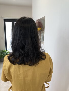 ムニノ(munino) 巻き髪風ミディアムパーマスタイル