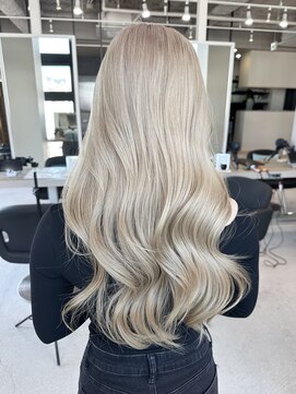 リア 布施店(Lia) ホワイトベージュ