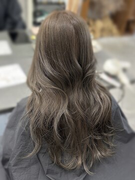 ニコ(nico...) 赤み消しオリーブグレージュ