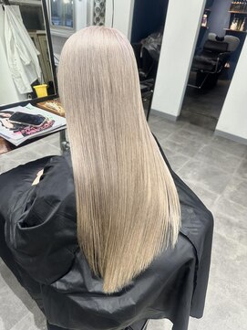 ホリー(HOLLY) ホワイトブロンド