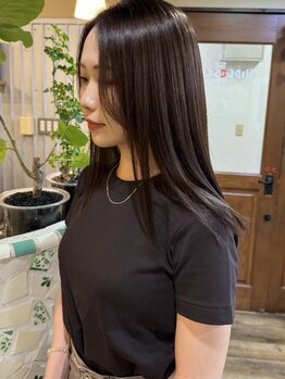 ハイドゥンシーク(HiDE&SEEK)の写真/毛先までまとまりのある極上ストレート。ダメージケアにこだわった縮毛矯正でツヤ感MAX！