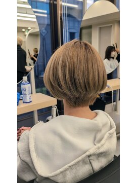 エイト ホワイト 札幌駅前店(EIGHT white) 艶感ミルクティーベージュ×ショート