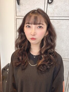ヘアリゾート粋 新宿三丁目本店 柔らかいブラウン系カラー×くしゅっとしたウェーブ