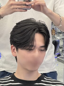 センス 渋谷 宇田川交番前(SENSE) ブルーブラック/フェザーパーマ/刈り上げセンターパート/メンズ