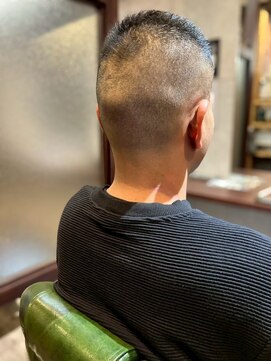 クロム(CHROM) フェード20代30代40代カットメンズパーマ眉毛入間市