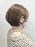 ベージュ、ショートボブ