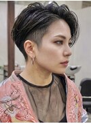 かっこいい女性のツーブロックハンサムショート