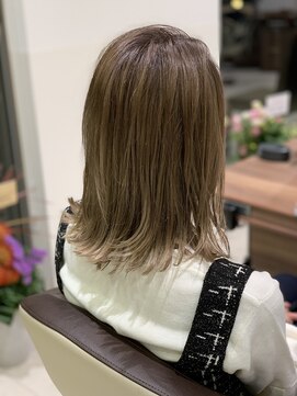 アッシュ 池上店(Ash) ミルクティーベージュで作る切りっぱなしロブ