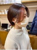ペールピンクのフェイスフレーミングカラー×ショートボブ