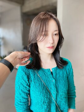 ニジュウサンド(23°) 韓国ヘア　ミディアム　前髪無し