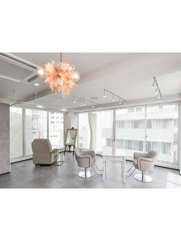 【NEWOPEN】太陽の光がたっぷり入る広々とした空間は、あなただけのものです。ヘッドスパ/マッサージあり◎