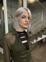 レコ 渋谷(LECO) ホワイトシルバーハイトーンカラーボブ
