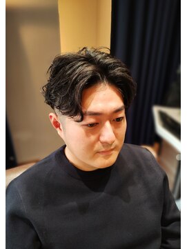 トレバー(Trever) センターパートパーマスタイル