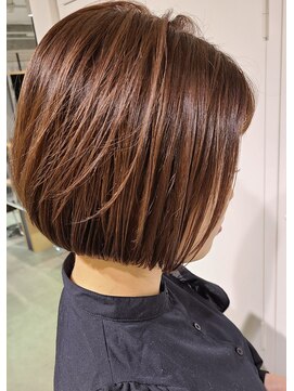 イヴォークトーキョーオーサカ(EVOKE TOKYO osaka) ぱっつんミニボブ