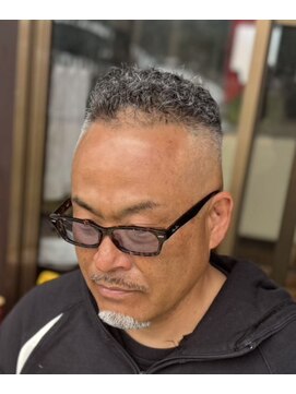 ピシャッとニ代目銀二郎 カーリーパーマ