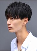 コンマバングショート刈り上げツーブロック黒髪アップバング