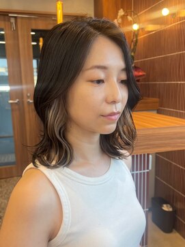 エリマバイフィフス 調布(elima by fifth) コントラスト低めのベージュカラーのイヤリングカラー