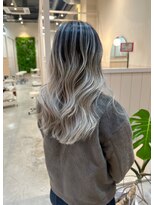 シダ(sida)&nbsp;伸びた所からの大チェンジ！！ホワイトバレイヤージュ