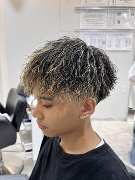 ダズルヘアーブラスト(DAZZLE hair BLAST) メッシュ/ハイライト/ツイストスパイラルパーマ