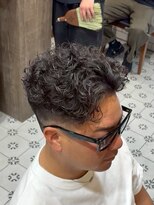 グルーマーズトウキョウ(GROOMER/S TOKYO)&nbsp;ラルフカール　ニュアンスパーマ　センターパート　メンズパーマ