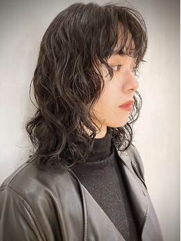 クリアオブヘアー リット(CLEAR of hair LiT)の写真/CLEARのパーマは再現性と質感のモチが違うと好評◎トリートメント効果でツヤと束感のあるオシャレヘアーに!