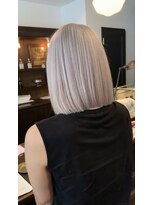 シフト ニュートラル(SHIFT N)&nbsp;ホワイトシルバーカラー